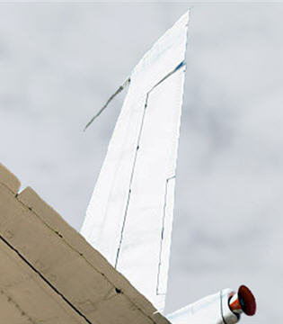 Folding raked wingtip
