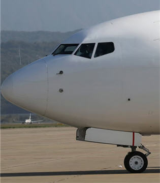 Folding raked wingtip