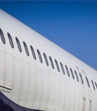 Folding raked wingtip