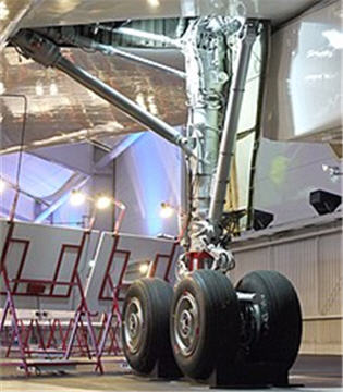Folding raked wingtip